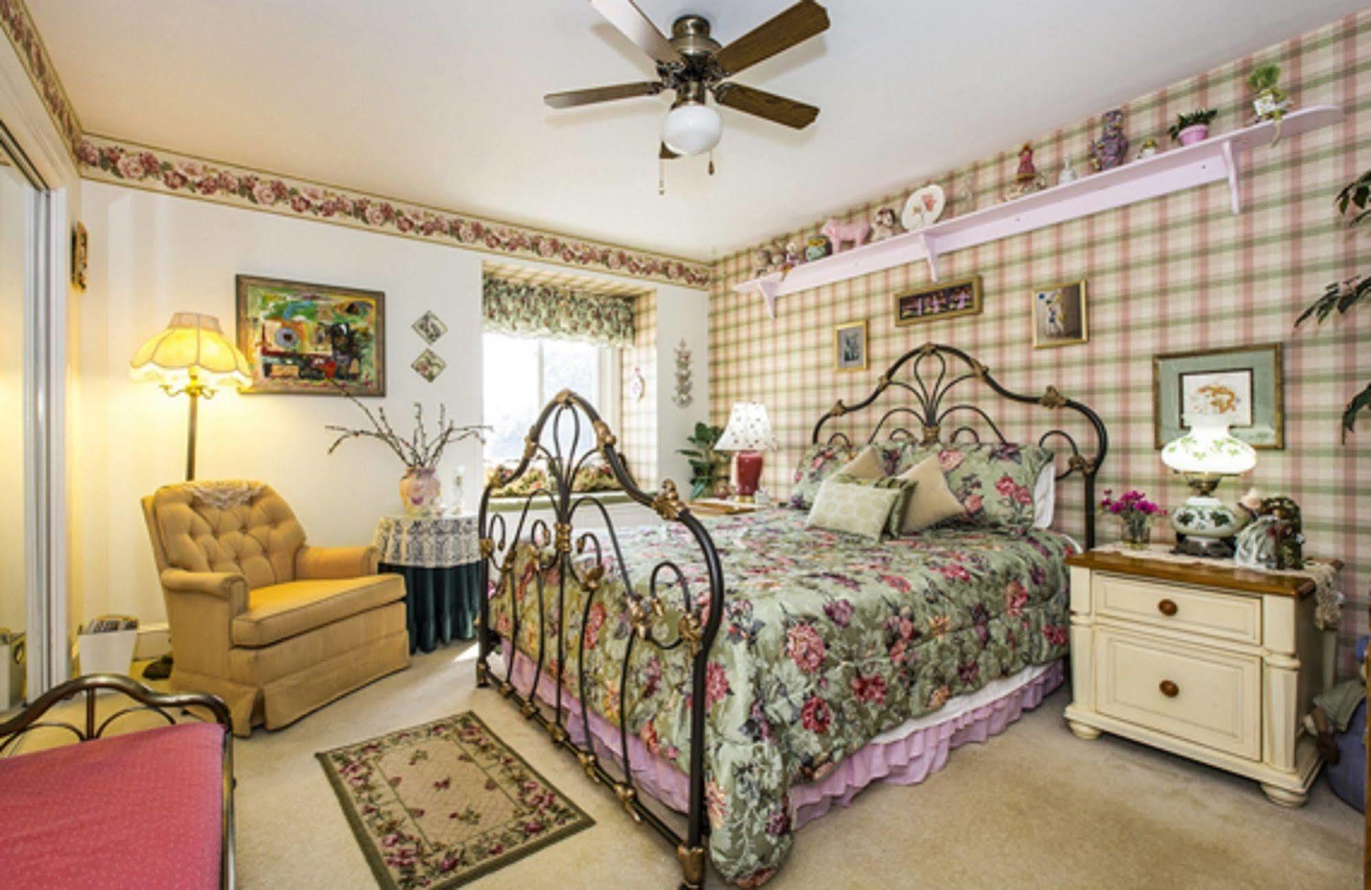 Matthews Manor Bed & Breakfast Extérieur photo